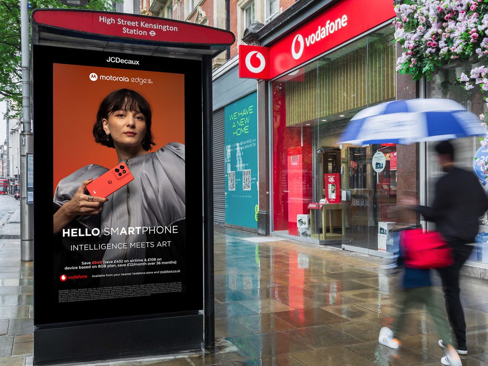 Motorola Edge 50 Neo DOOH campaign on a JCDecaux screen at High Street Kensington Station